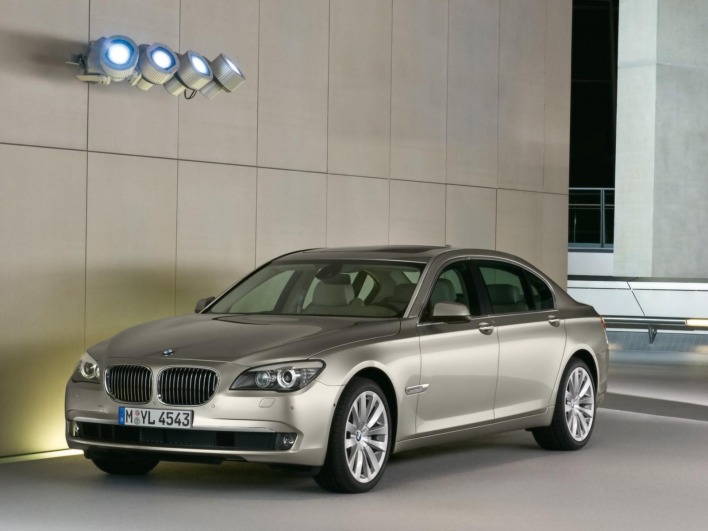 Bmw 7 series 2009 front angle