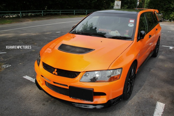 оранжевая Mitsubishi