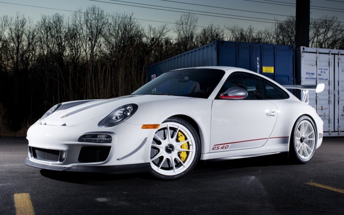 белая Porsche