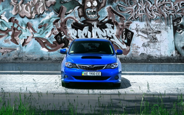 синяя Subaru