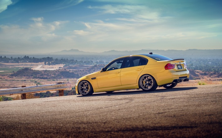 BMW M3 Желтое