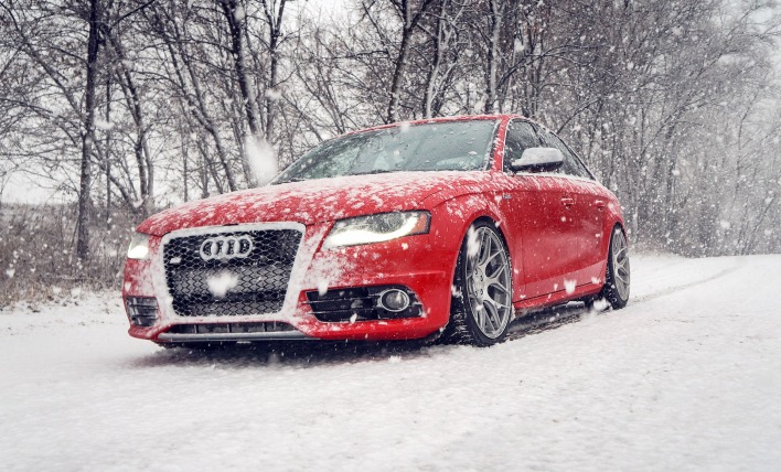 Audi Ауди красная