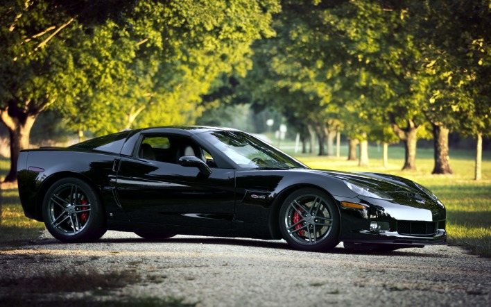 черный автомобиль corvette c6 z06