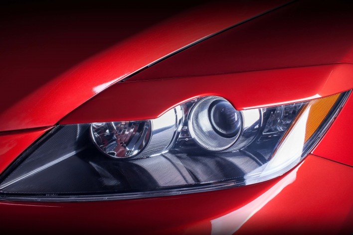 красный автомобиль фара Mazda CX-7