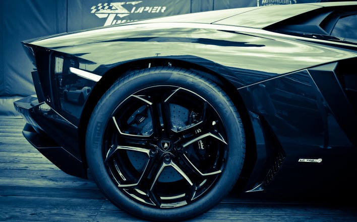 Lamborghini колесо макро