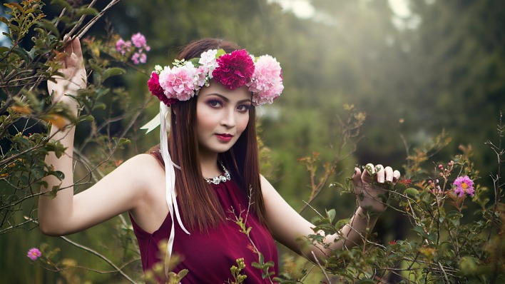 девушка цветы венок деревья