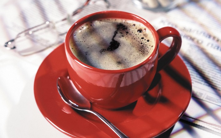 Красная чашечка кофе
