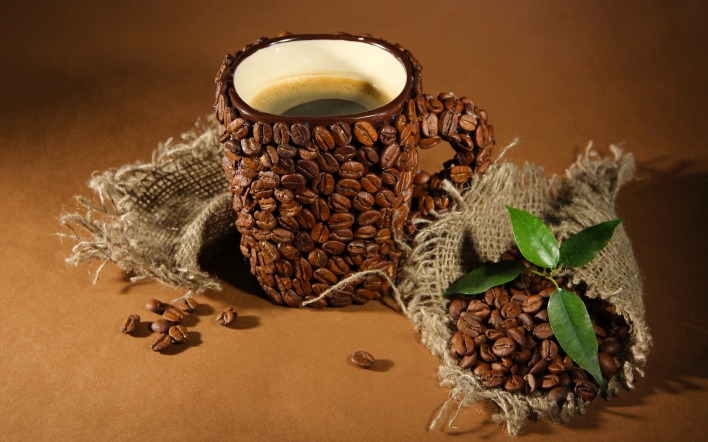 Чашка кофе из зерен