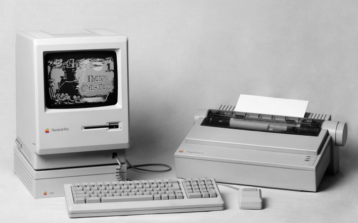 Первый компьютер Macintosh Plus