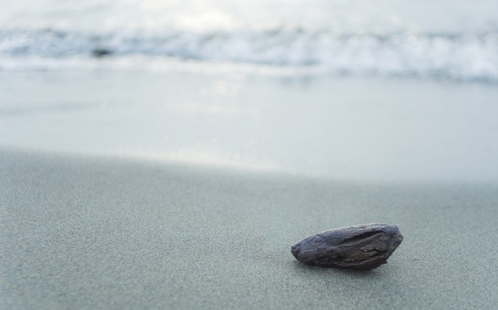 Камень на песке