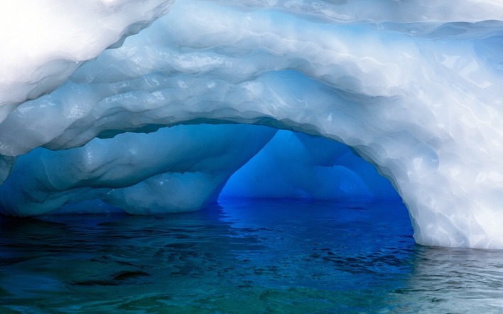 арка из ледяной глыбы