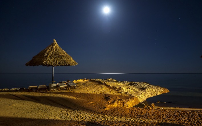 ночь море берег шезлонги луна