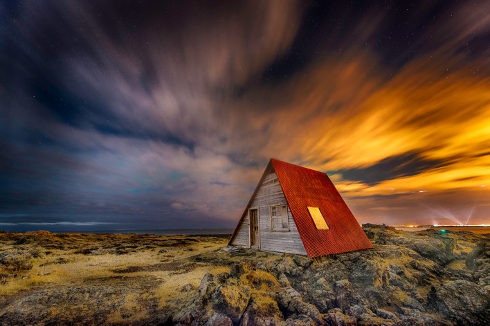 природа дом небо облака Исландия ночь