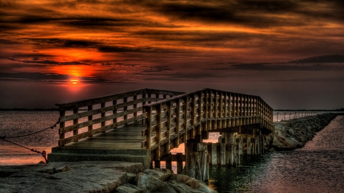 Мост закат море