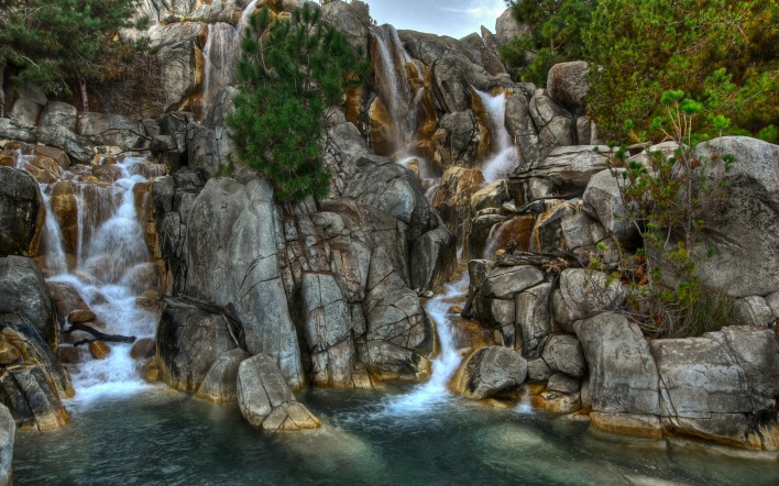 природа скалы водопады река деревья