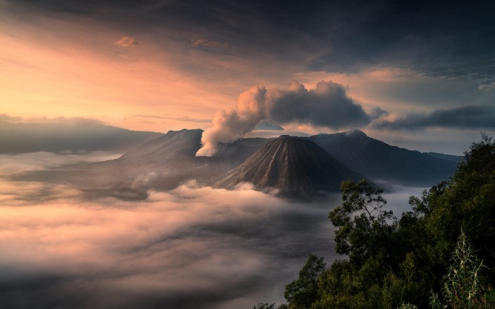 вулкан бром Индонезия