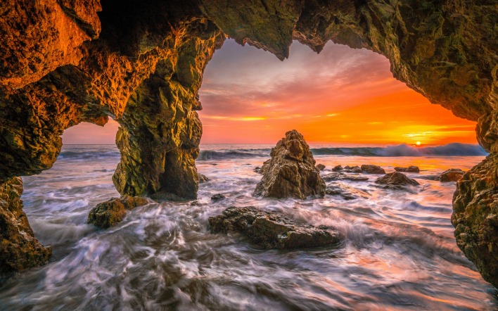 скалистая арка море закат