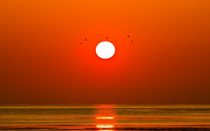 солнце море закат красное