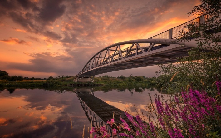 мост речка закат
