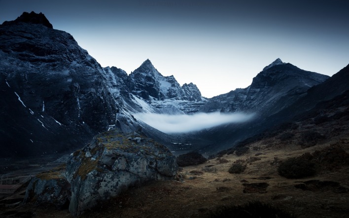 ущелье туман облака горы скалы