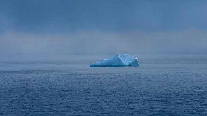 айсберг океан небо пасмурность