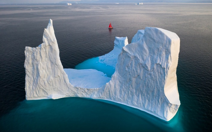 айсберг льдина лодка