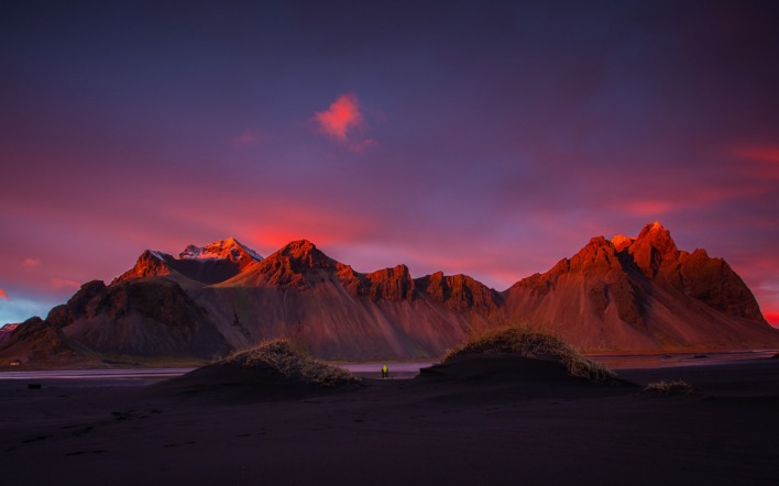 горы песок долина на закате пустыня
