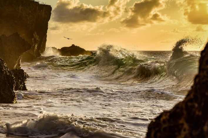 скалы океан волны прибой закат кюрасао карибы