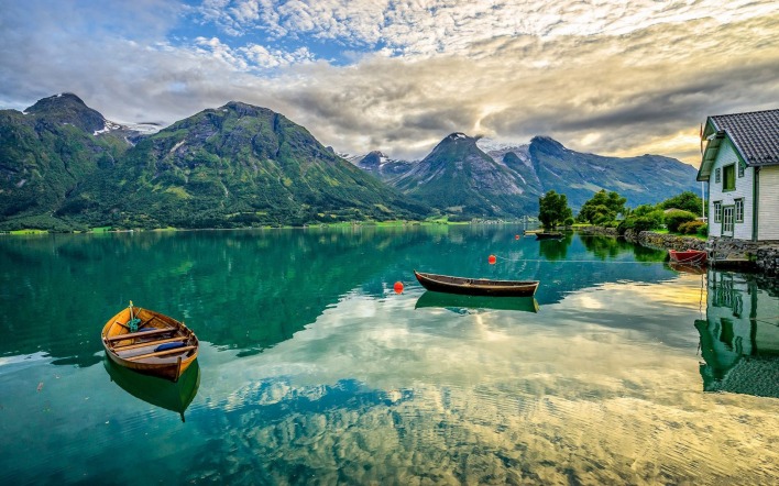 озеро норвегия лодки домик горы