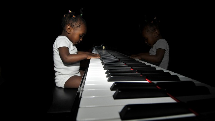Девочка и пианино