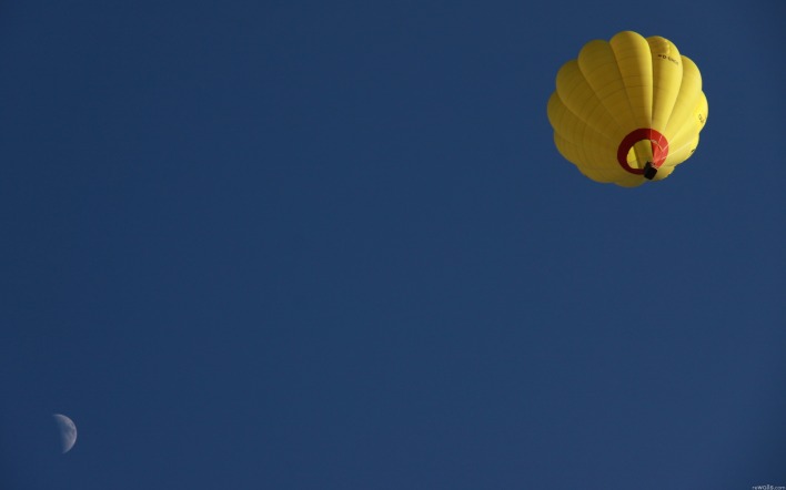 Воздушный шар в небе