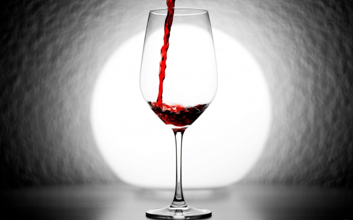 бокал красного вина