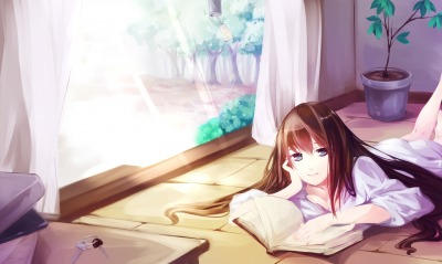 Девушка читает книжку