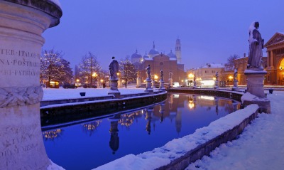 страны архитектура Падуя Италия зима снег река вечер
