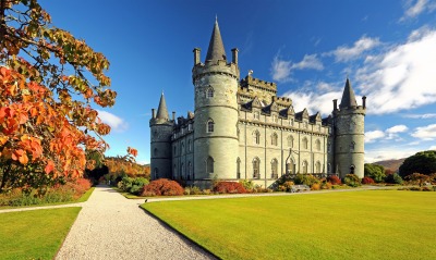 Замок Инверари Шотландия газон