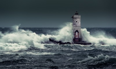 маяк волны море
