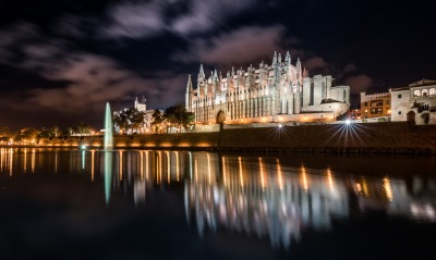 Пальмский собор Пальма-де-Майорка Испания ночь огни