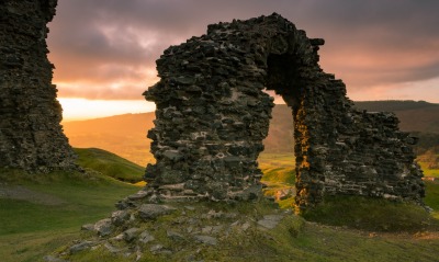 руины арка на закате крепость