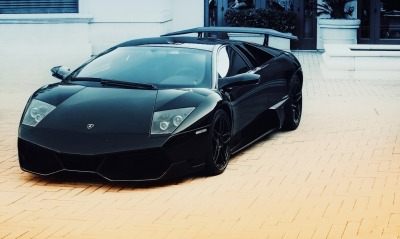 черная Lamborghini