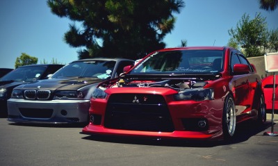 красная Mitsubishi