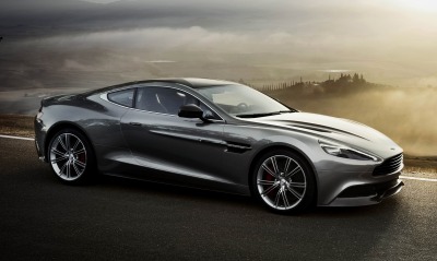 Серый Aston Martin