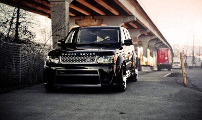 черный Range Rover