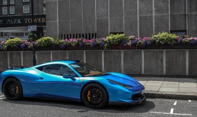 Ferrari голубая