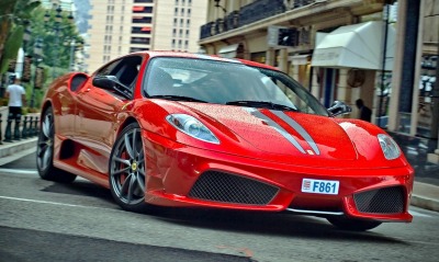 Ferrari красная