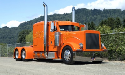 Peterbit грузовик оранжевый