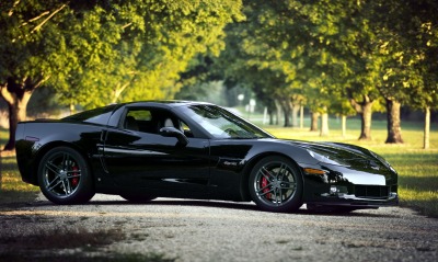 черный автомобиль corvette c6 z06