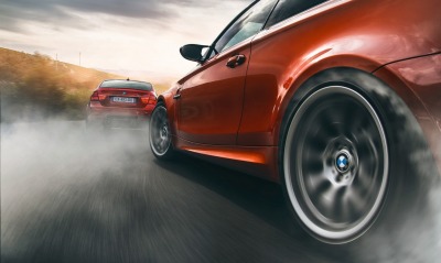 красные автомобили BMW