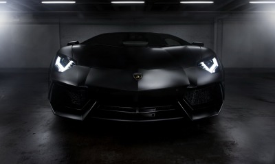 черный автомобиль Lamborghini Aventador фары