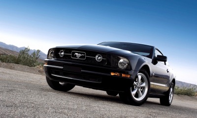черный автомобиль Ford Mustang black car