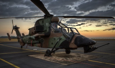 вертолет взлетная площадка военный лопасти